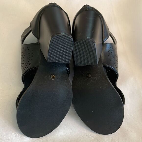 CHRISTIAN LACROIX BLACK CUTOUT SHOOTIES.  NEW IN BOX - Picture 4 of 10